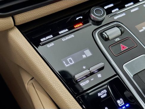 Certified 2023 Porsche Cayenne Platinum Edition AWD/4WD image 17