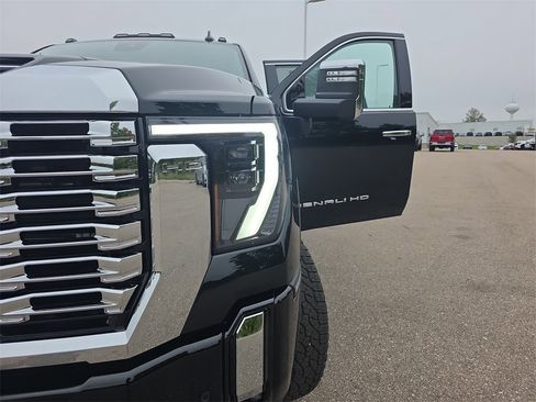 New 2026 GMC Sierra 2500 Denali w/ Denali Reserve Package image 32