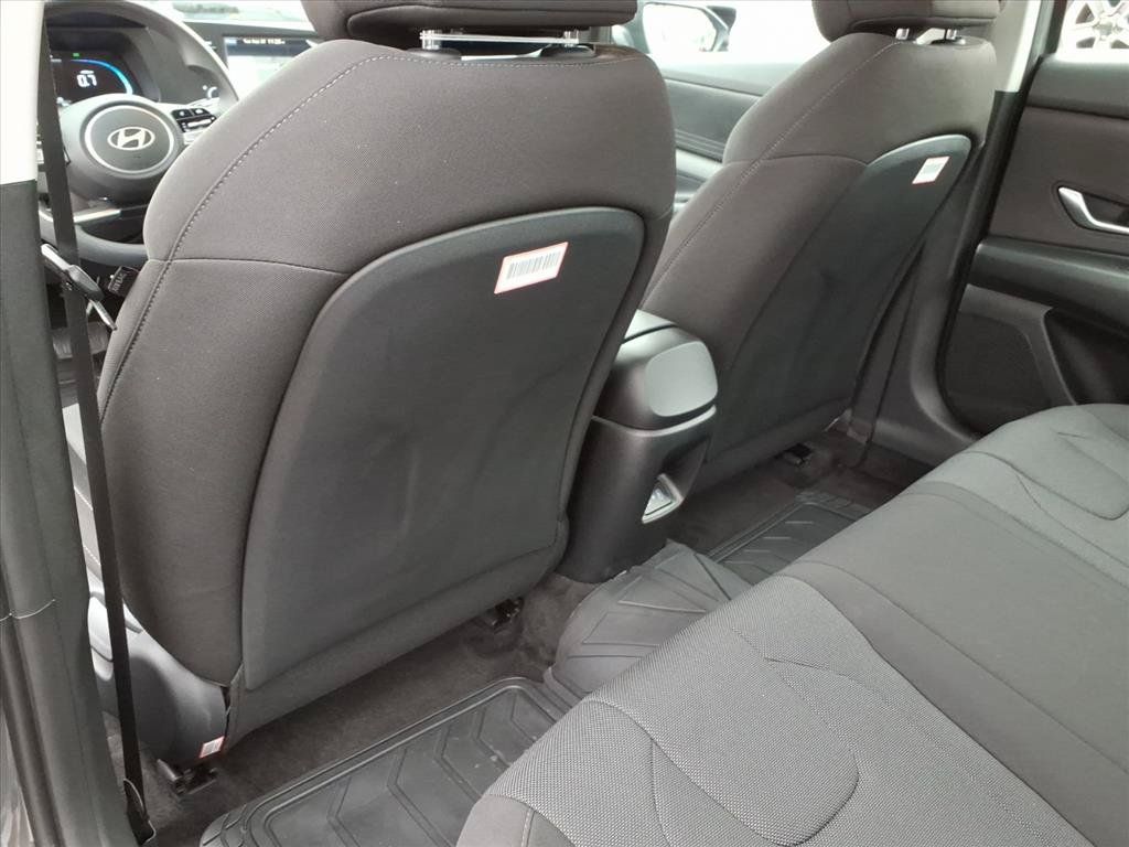 Used 2026 Hyundai Elantra SE FWD image 14