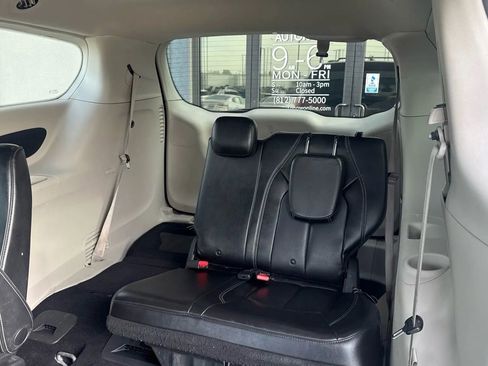 Used 2020 Chrysler Voyager Lxi image 20