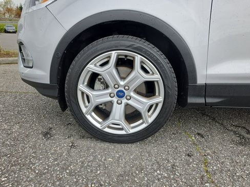 Used 2019 Ford Escape Titanium image 35