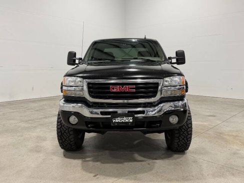 Used 2006 GMC Sierra 2500 SLT w/ Heavy-Duty Power Package image 3