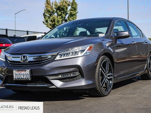 Used 2017 Honda Accord Touring image 3