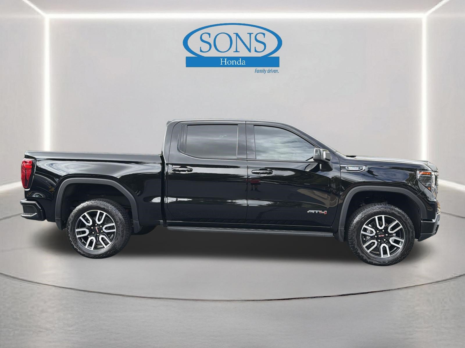Used 2025 GMC Sierra 1500 AT4 w/ AT4 Premium Package AWD/4WD image 28