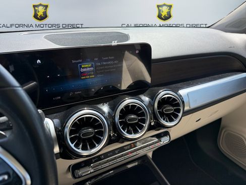 Used 2023 Mercedes-Benz GLB 250 4MATIC w/ Premium Package image 14