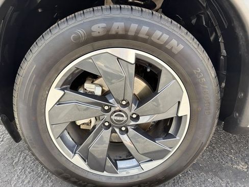 Used 2024 Nissan Rogue SV FWD image 12
