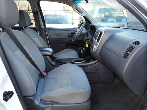 Used 2005 Ford Escape 4WD Hybrid image 26
