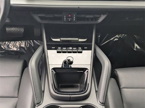 Used 2024 Porsche Cayenne image 20