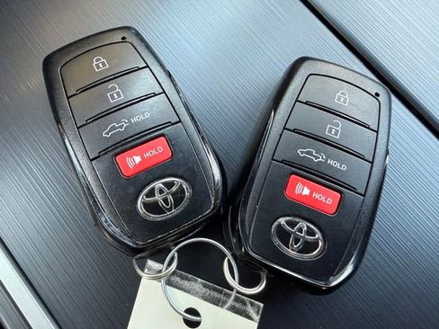 Used 2022 Toyota Tundra Platinum image 32