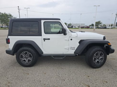 Used 2019 Jeep Wrangler Sport AWD/4WD image 13