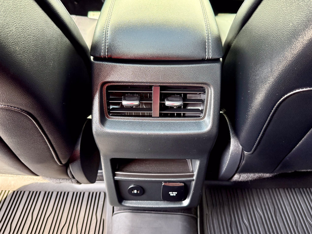Certified 2024 Ford Edge Titanium AWD/4WD image 35
