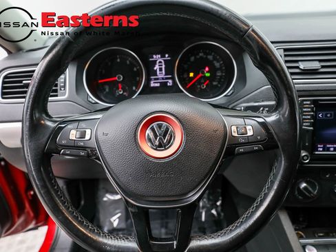 Used 2017 Volkswagen Jetta SE image 18