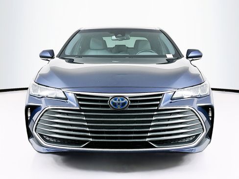Used 2020 Toyota Avalon XLE image 2