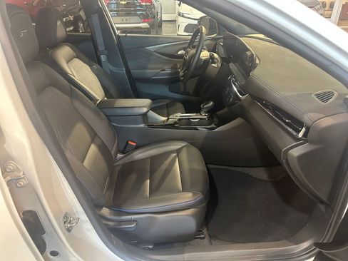 Used 2025 Buick Envista Sport Touring image 36