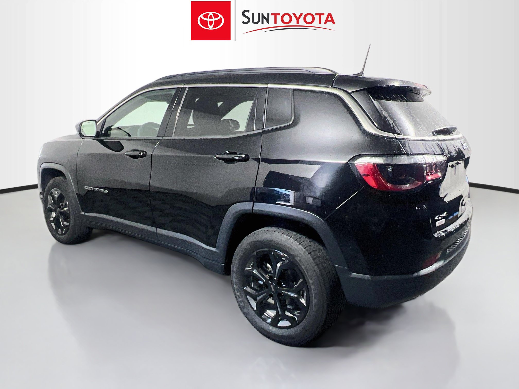 Used 2024 Jeep Compass Latitude AWD/4WD image 6