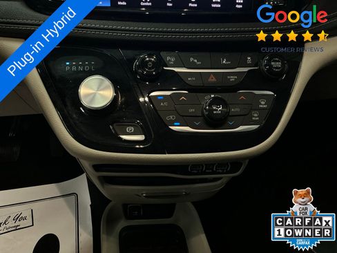 Used 2022 Chrysler Pacifica Touring-L w/ Uconnect Theater Family Group image 27