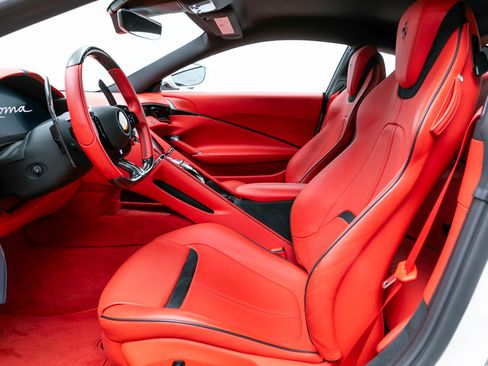 Certified 2022 Ferrari Roma image 5