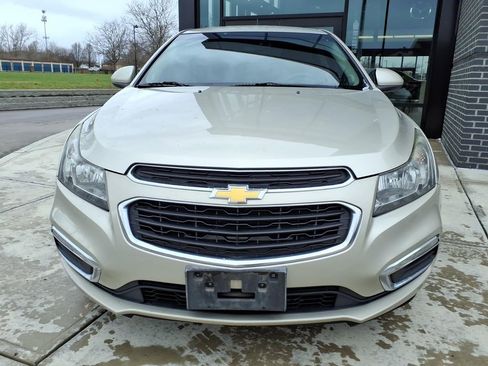 Used 2016 Chevrolet Cruze LT FWD image 2
