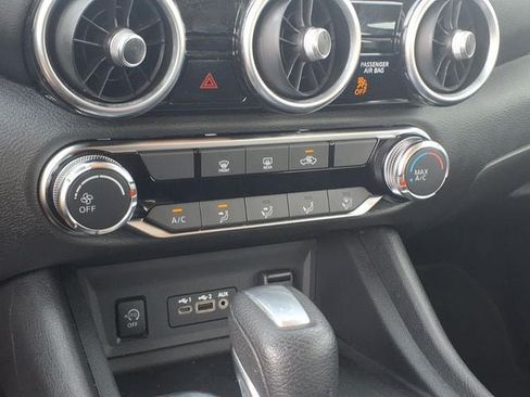 Used 2024 Nissan Sentra SV FWD image 18