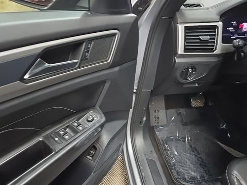 Used 2020 Volkswagen Atlas Cross Sport SEL FWD image 25