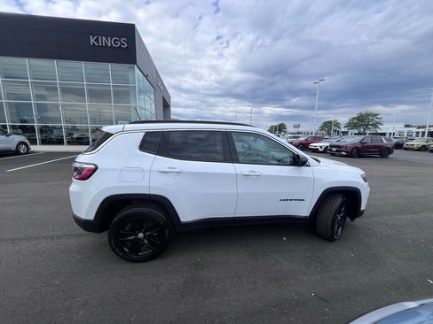 Used 2022 Jeep Compass Latitude w/ Convenience Group AWD/4WD image 2