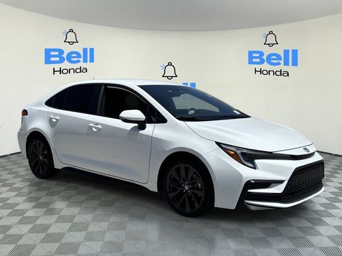 Used 2026 Toyota Corolla SE FWD image 6