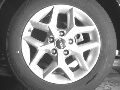 Used 2025 Kia Soul LX w/ LX Technology Package FWD image 21