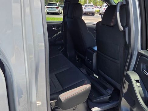 Used 2025 Nissan Frontier PRO-4X w/ Pro Convenience Package AWD/4WD image 18