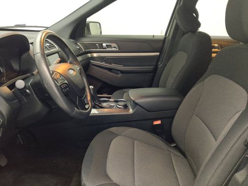 Used 2018 Ford Explorer XLT w/ Equipment Group 201A AWD/4WD image 17
