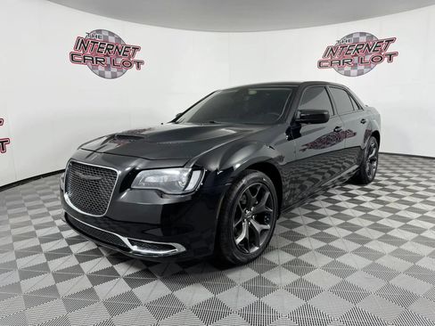 Used 2023 Chrysler 300 Touring w/ Sport Appearance Package RWD image 3