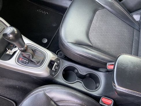 Used 2019 Jeep Compass Latitude FWD image 43