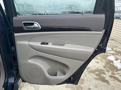 Used 2013 Jeep Grand Cherokee Laredo w/ Laredo E Group image 16