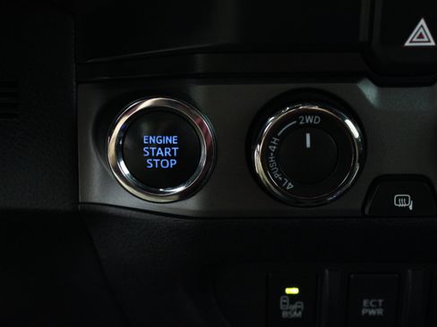Used 2020 Toyota Tacoma TRD Off-Road w/ Technology Package AWD/4WD image 18
