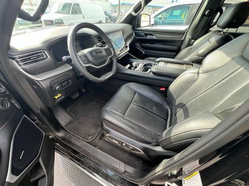 Used 2024 Jeep Wagoneer L Series III w/ Flexible Seating Group image 5