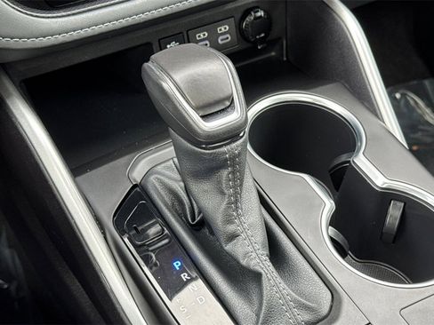 Certified 2025 Toyota Highlander XLE image 21