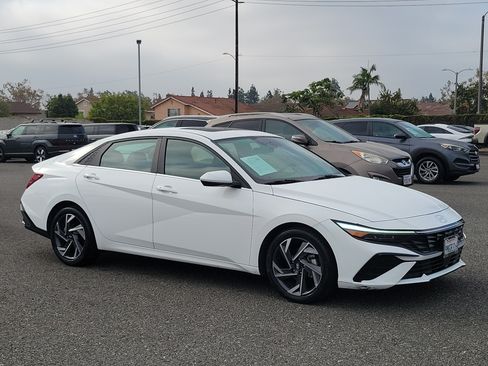 Certified 2025 Hyundai Elantra SEL FWD image 27