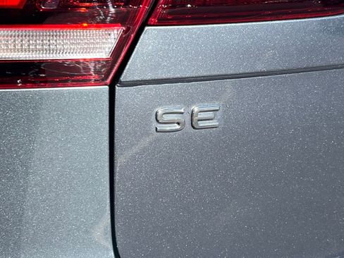 Used 2023 Volkswagen Tiguan SE image 15