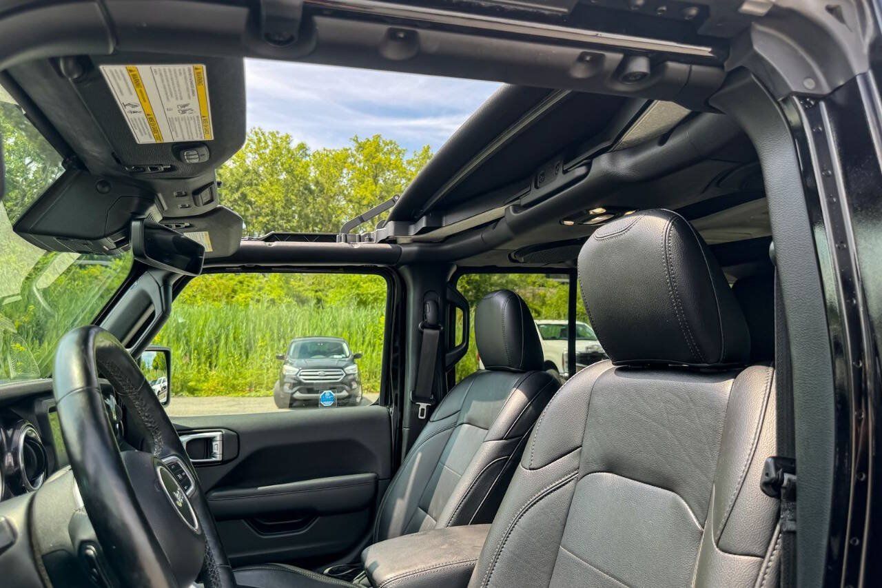 Used 2021 Jeep Wrangler Unlimited Sahara AWD/4WD image 31