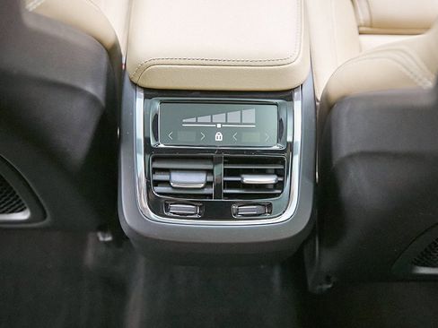 Certified 2023 Volvo XC60 B5 Ultimate w/ Protection Package Premier image 22