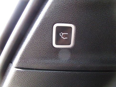 Used 2022 Chrysler Pacifica Limited w/ S Appearance Package image 9