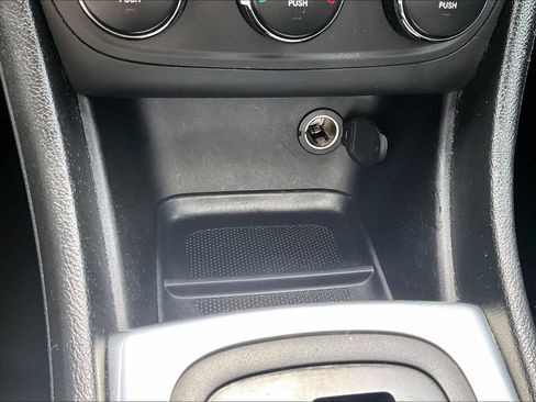 Used 2013 Dodge Avenger SE FWD image 31