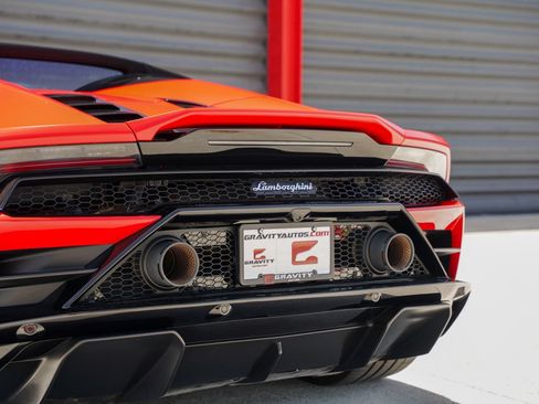 Used 2022 Lamborghini Huracan EVO RWD image 8