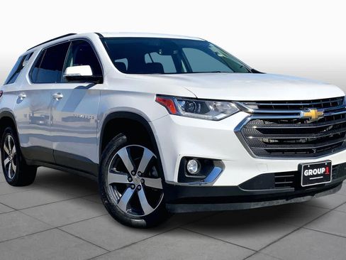Used 2020 Chevrolet Traverse LT w/ LT Premium Package image 3