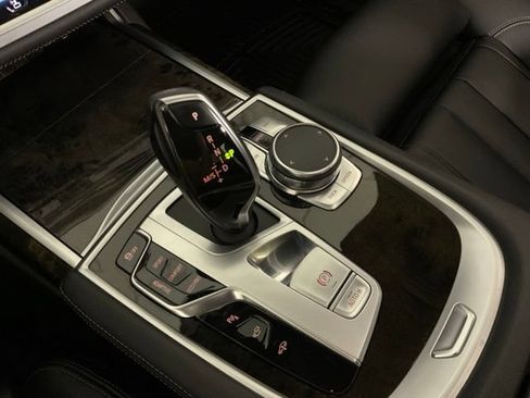 Used 2018 BMW 750i xDrive w/ Autobahn Package AWD/4WD image 22