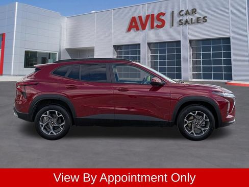 Used 2025 Chevrolet Trax LT w/ LT Convenience Package FWD image 5