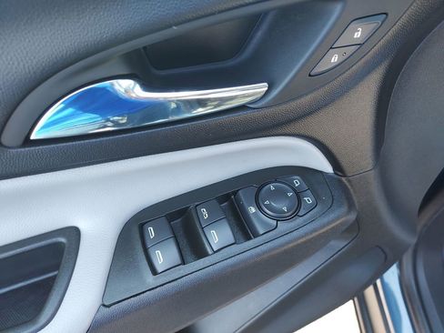 Used 2024 Chevrolet Equinox LS w/ LS Convenience Package image 19