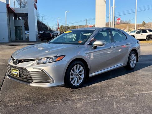 Used 2022 Toyota Camry LE image 8