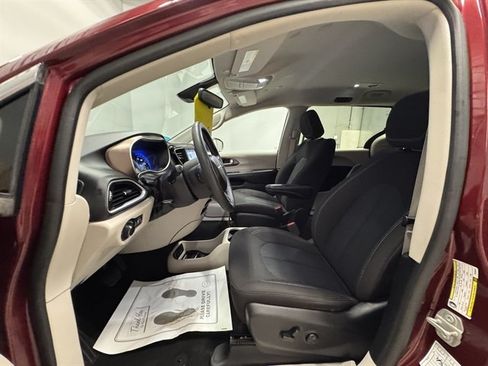 Used 2023 Chrysler Voyager LX FWD image 22