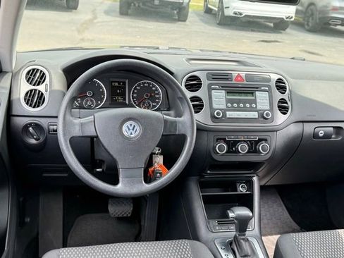 Used 2010 Volkswagen Tiguan SE AWD/4WD image 4