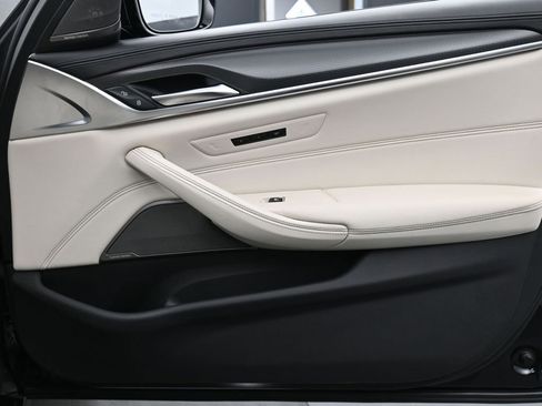 Used 2023 BMW M550i xDrive M550i xDrive w/ Dynamic Handling Package image 26